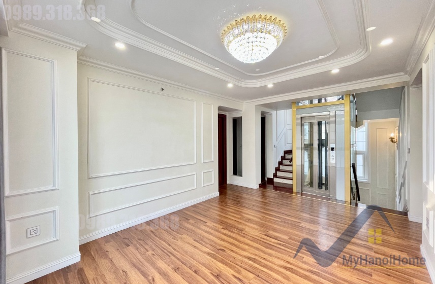 Thuê nhà tại Vinhome Riverside đường Hoa Phượng có thang máy 14
