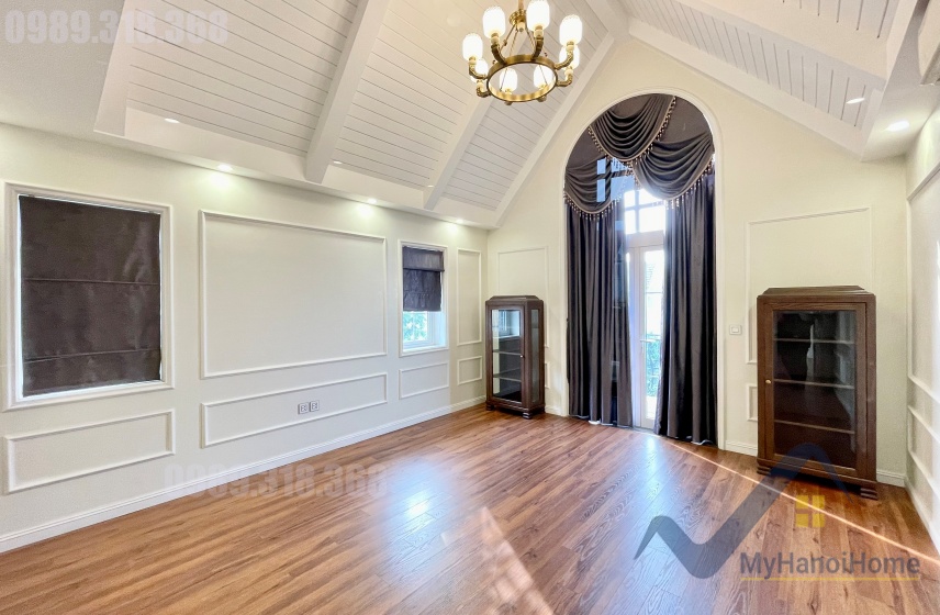 Thuê nhà tại Vinhome Riverside đường Hoa Phượng có thang máy 15