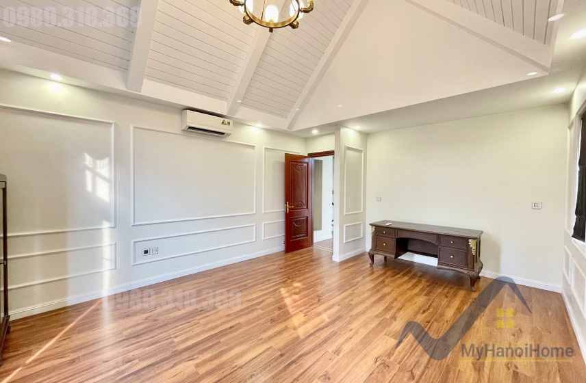 Thuê nhà tại Vinhome Riverside đường Hoa Phượng có thang máy 16