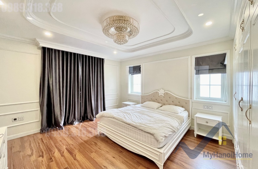 Thuê nhà tại Vinhome Riverside đường Hoa Phượng có thang máy 18