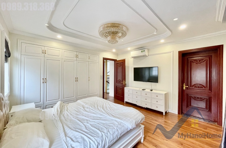 Thuê nhà tại Vinhome Riverside đường Hoa Phượng có thang máy 19