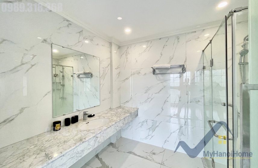 Thuê nhà tại Vinhome Riverside đường Hoa Phượng có thang máy 21