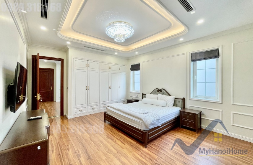 Thuê nhà tại Vinhome Riverside đường Hoa Phượng có thang máy 23