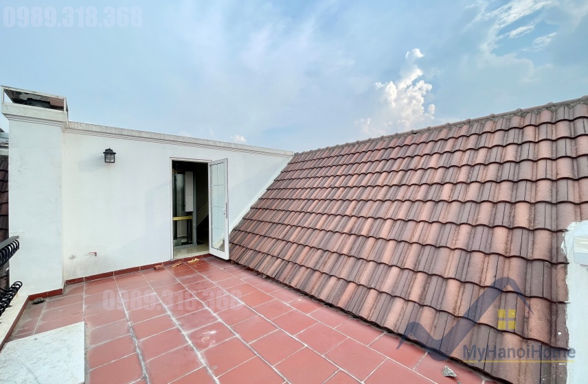 Thuê nhà tại Vinhome Riverside đường Hoa Phượng có thang máy 28