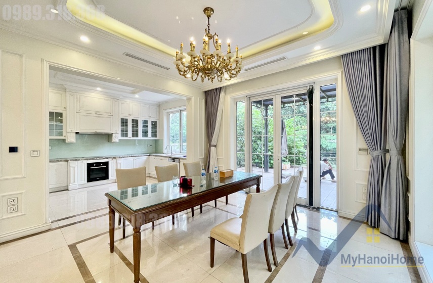 Thuê nhà tại Vinhome Riverside đường Hoa Phượng có thang máy 4