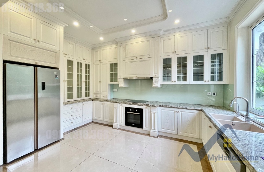 Thuê nhà tại Vinhome Riverside đường Hoa Phượng có thang máy 6