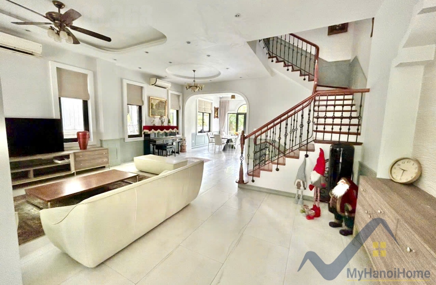 Thuê nhà Vinhomes Riverside đủ nội thất căn song lập 4PN 1