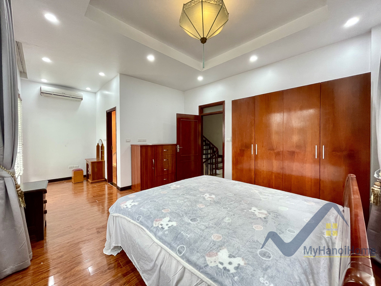 Thuê song lập biệt thự Vinhomes Riverside khu Hoa Sữa 13