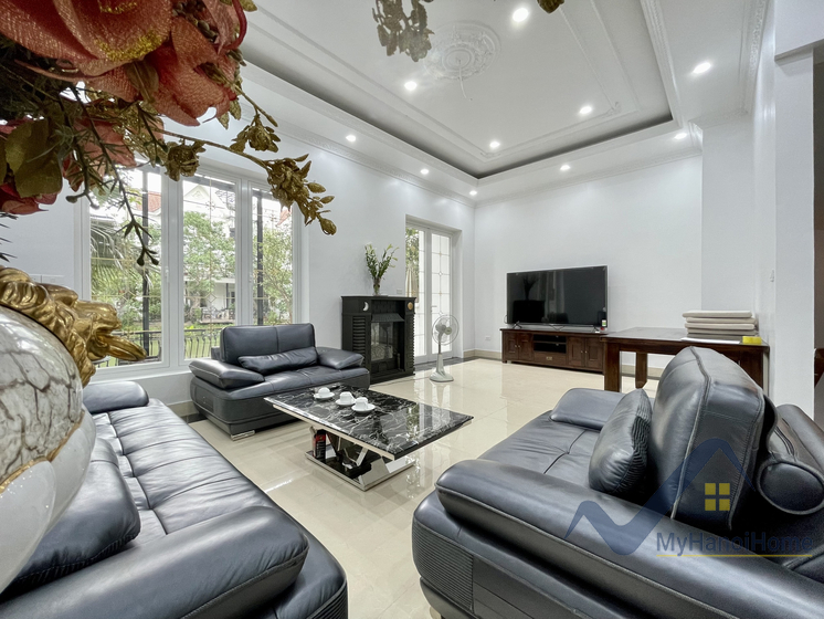 Thuê song lập biệt thự Vinhomes Riverside khu Hoa Sữa 2